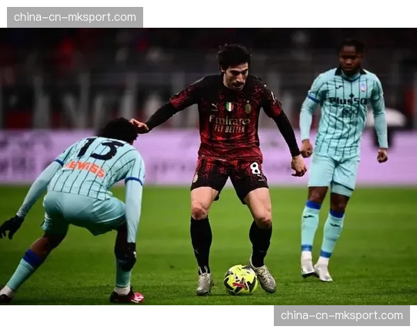 即时：亚特兰大0-0佛罗伦萨，半场比赛节奏激烈但破门乏术