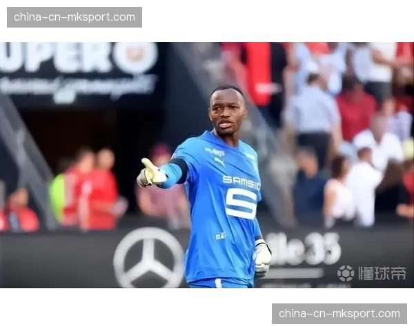 特写:四十岁老将曼丹达宣布季末退役,南特更衣室集体致敬 特写:四十岁老将曼丹达宣布季末退役,南特更衣室集体致敬