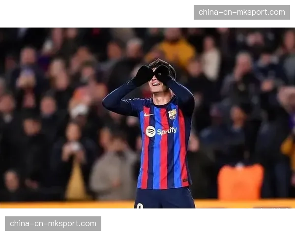 巴萨官方确认，中场核心佩德里因腿筋不适将缺席未来两周比赛